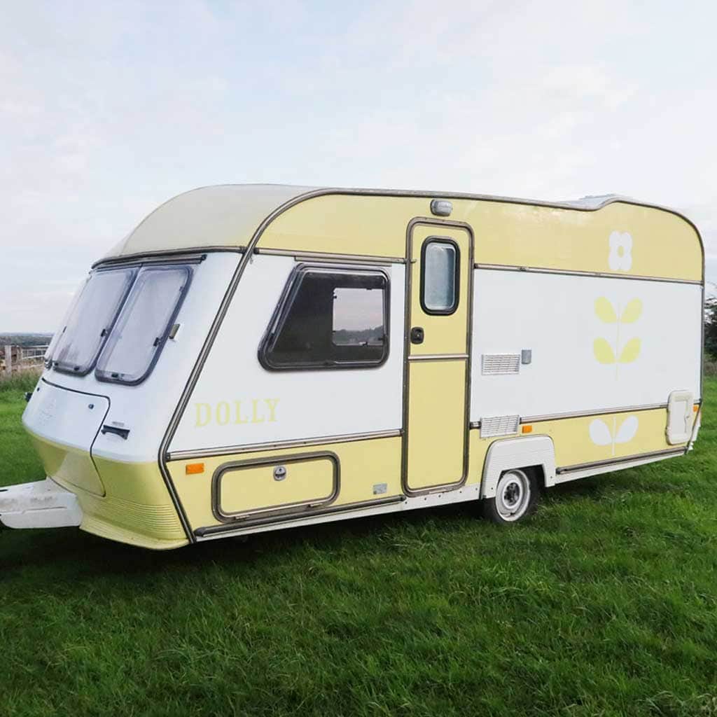 Want to know what paint to use on the outside of a caravan?In this post, I give you my tips on what I think is the best caravan paint and the  cheapest and easiest way I've found to paint a caravan exterior.