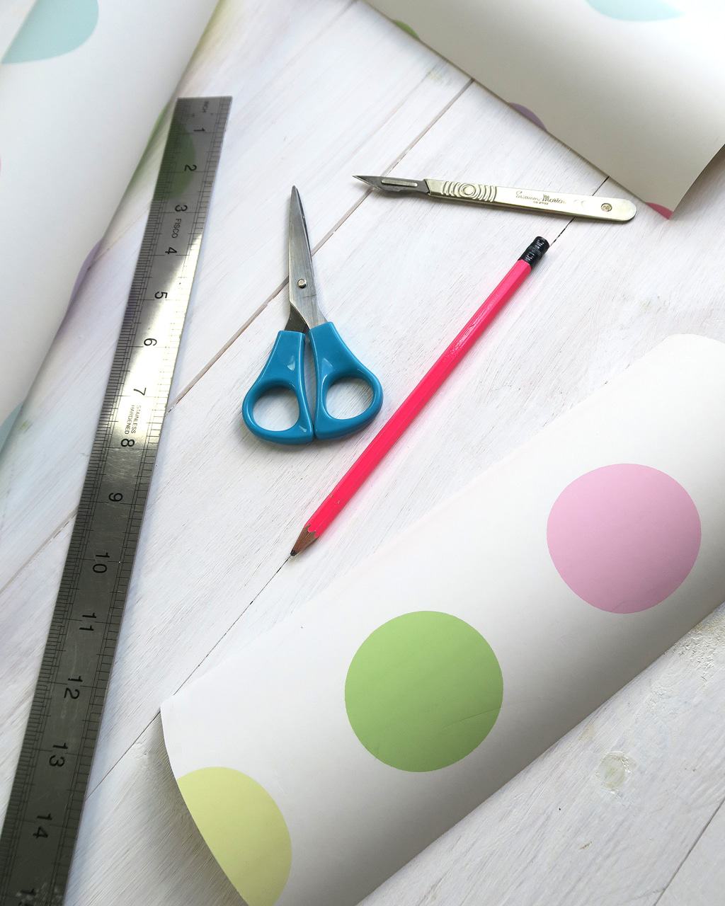 How to make a circle fan out of paper by The Listed Home