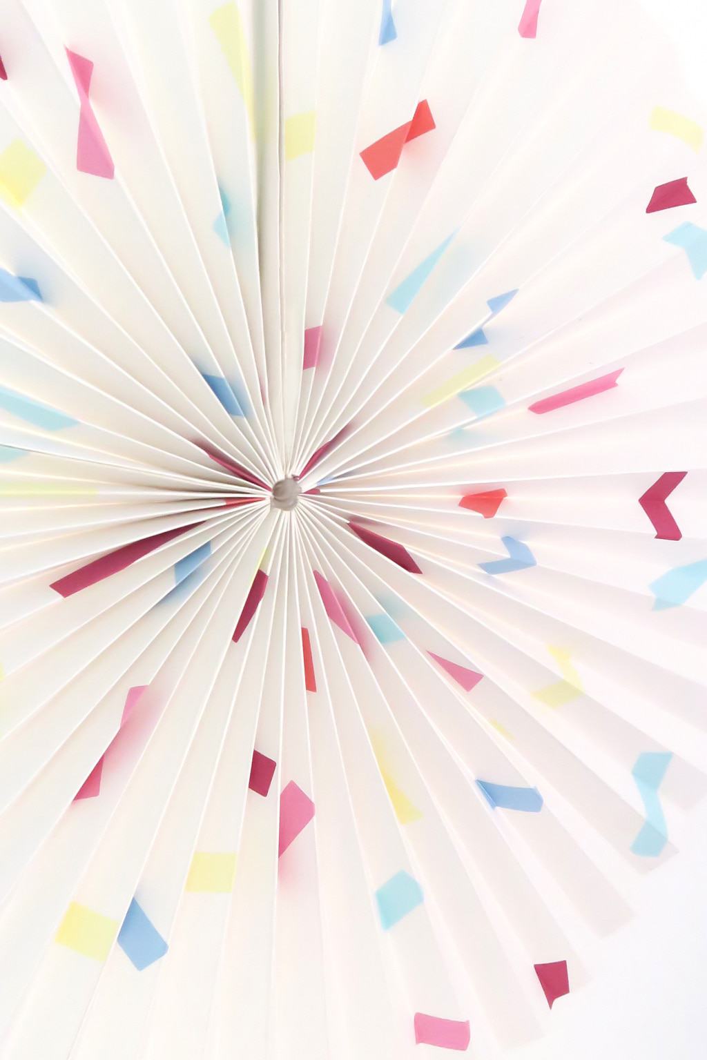 How to make a circle fan out of paper by The Listed Home