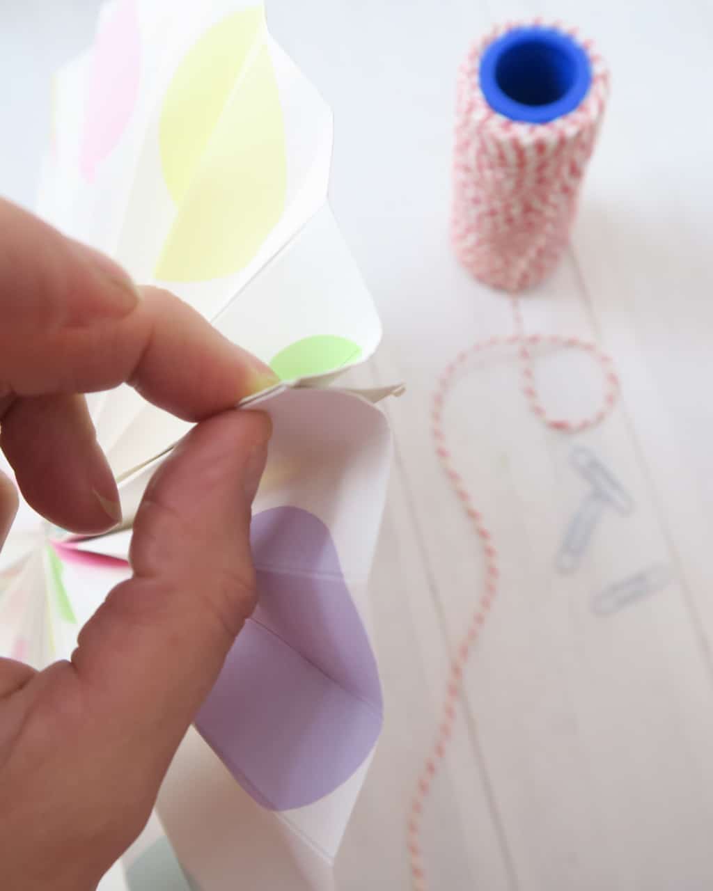How to make a circle fan out of paper by The Listed Home