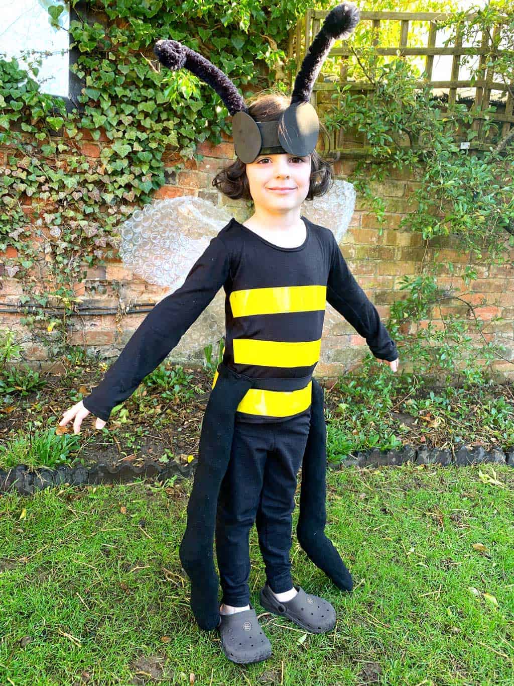 Ever wanted to know how to Make a Bumble Bee Costume? This bumble bee fancy dress tutorial is super easy
