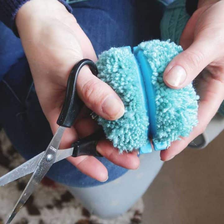 The Ultimate Pompom Scissors - Pom Maker