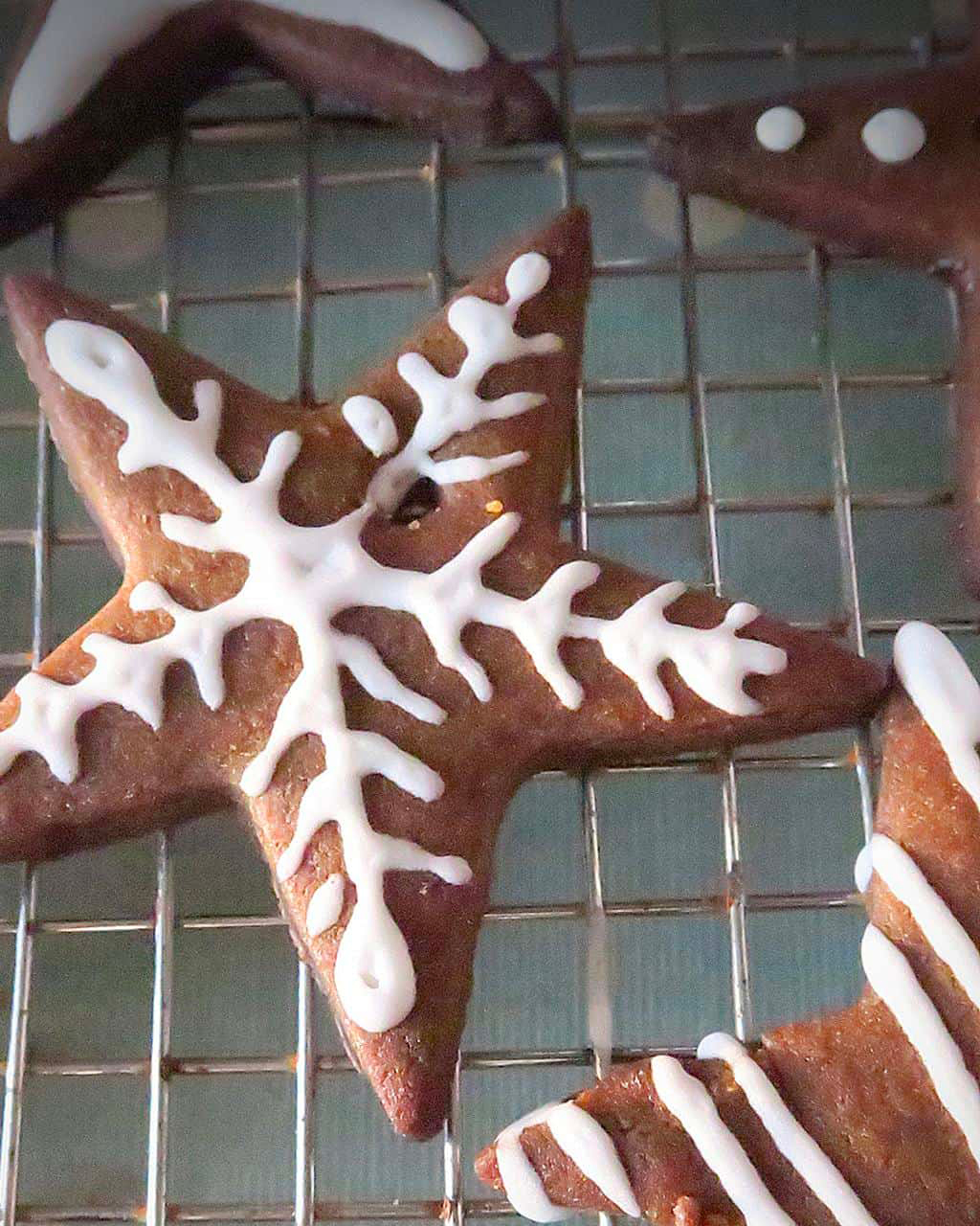 Christmas Party Games For The Whole Family - Christmas Cookie Decorating Contest